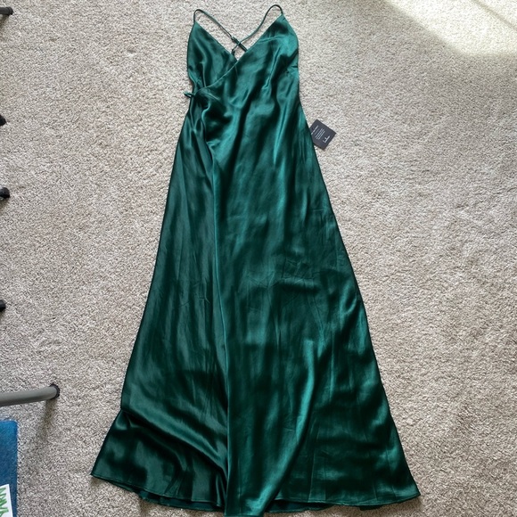 emerald green silk satin Lulu’s formal prom dress - Picture 2 of 11